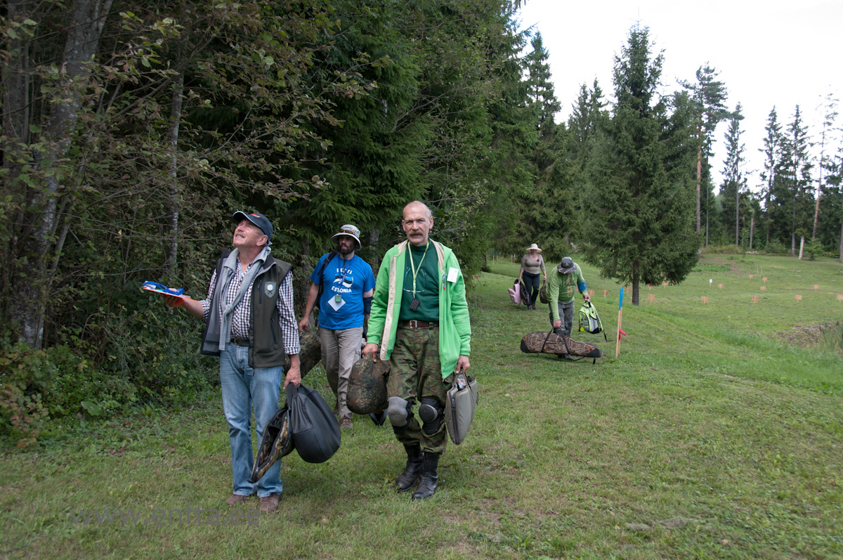 Does it start to rain or not?